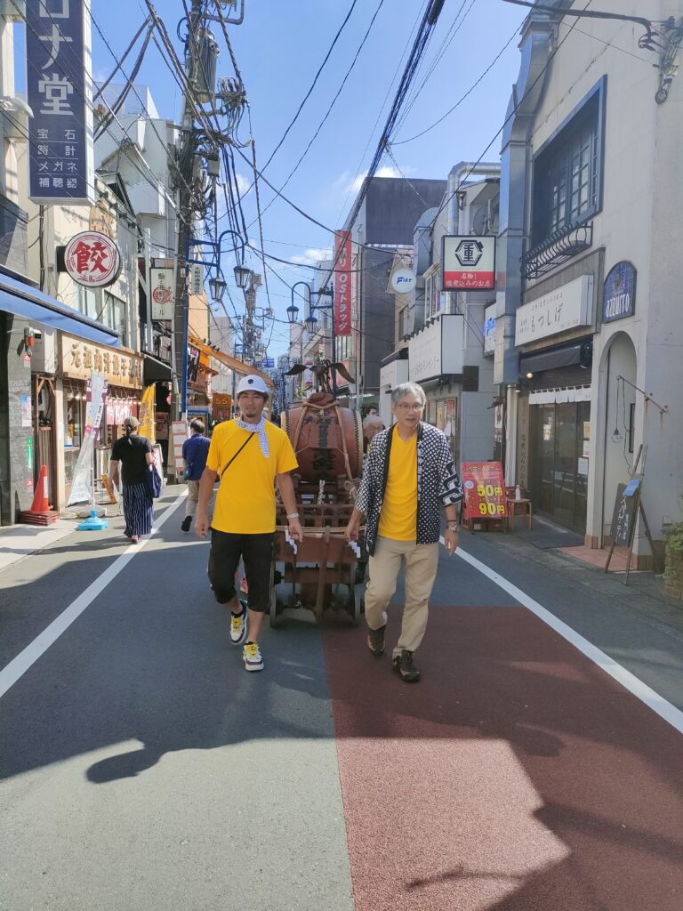 大船商店街で大船山蒼稲荷神社例祭　仲通商店会　仲通町内会
山車と太鼓